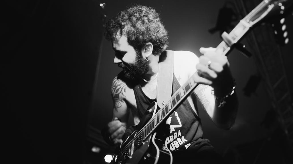 El Canijo de Jerez tocando la guitarra.